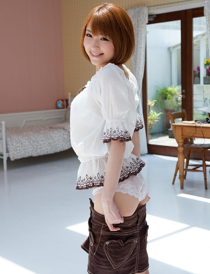 篠田麻里子がフェラされながら挿入される激似エロ-4