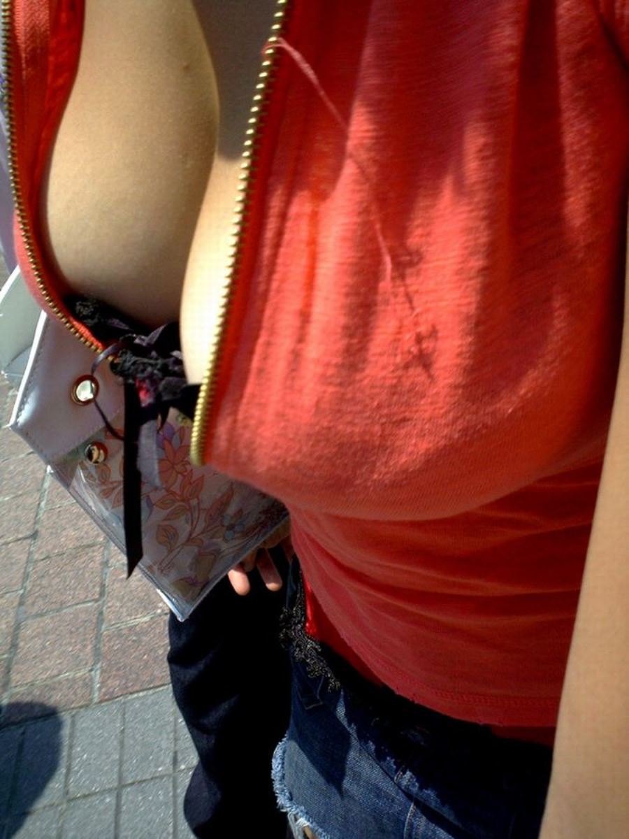 街で盗撮された巨乳お姉さん-4