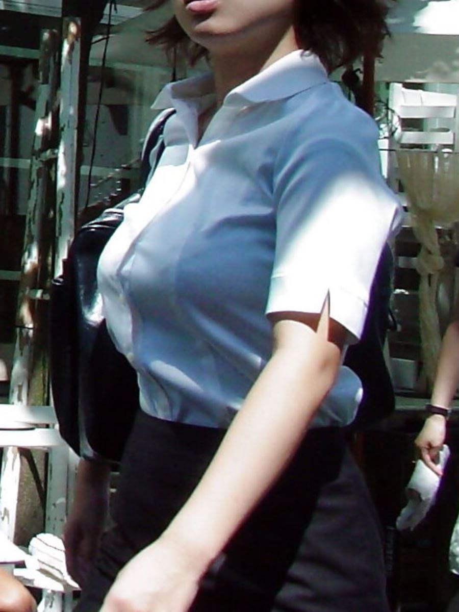 おっぱいを揺らし歩く素人-14