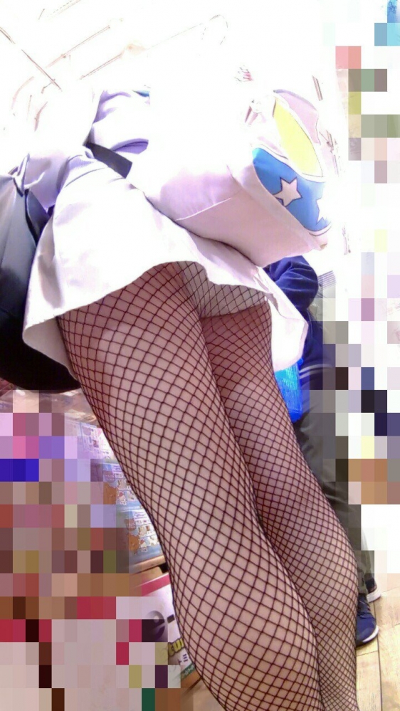 盗撮されたスカートの美人お姉さん-4
