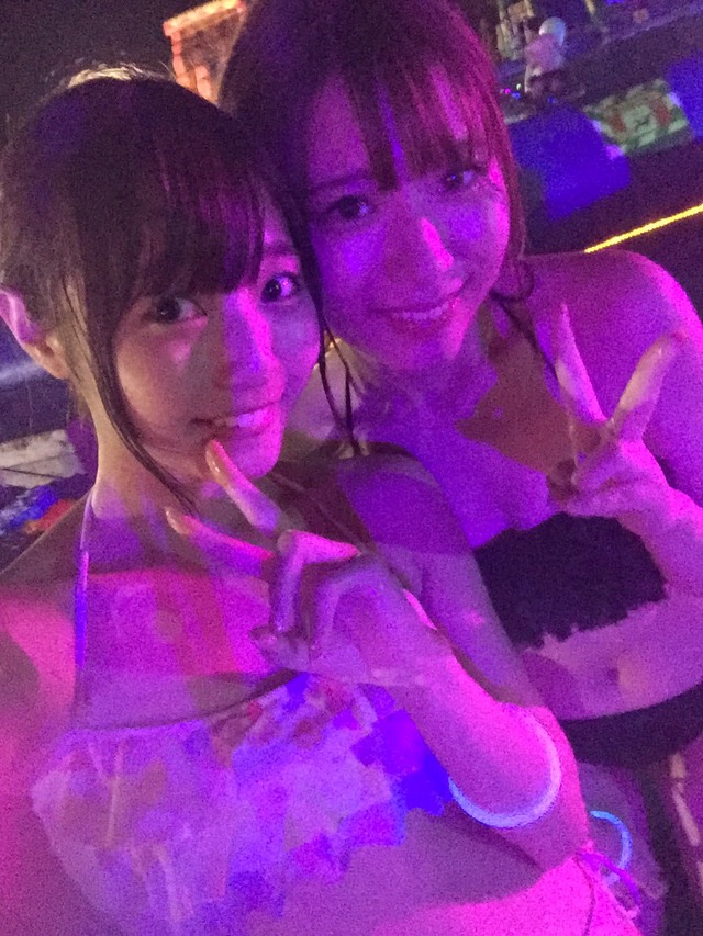 ナイトプールのエロ-15