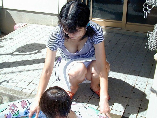 街で見かけた胸チラ-6