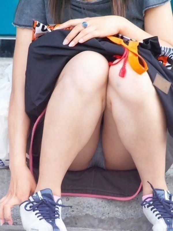 素人女性の生々しいパンチラ-8