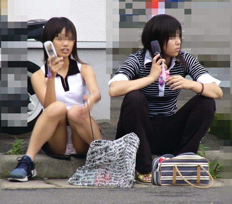 スカート姿のエロい太腿-5