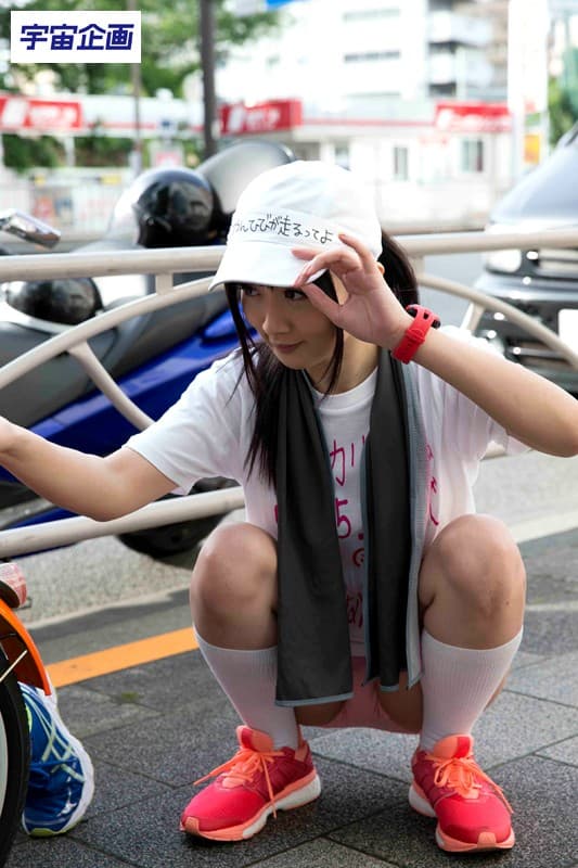 ジョギング中の美乳お姉さん-10