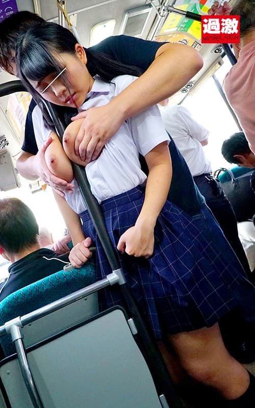 痴漢に声も出せずに怯える美女-13