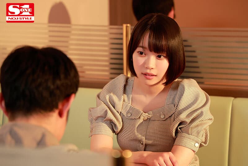 清純そうな見た目でスケベな腰つきのSEX-4