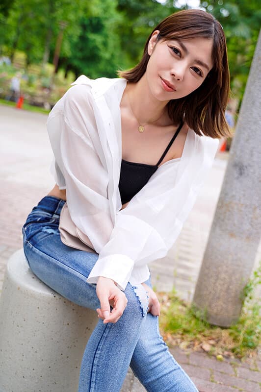 吐息を漏らして感じまくりのスレンダー美女-11